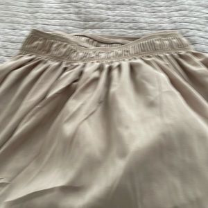 King sized dust ruffle.